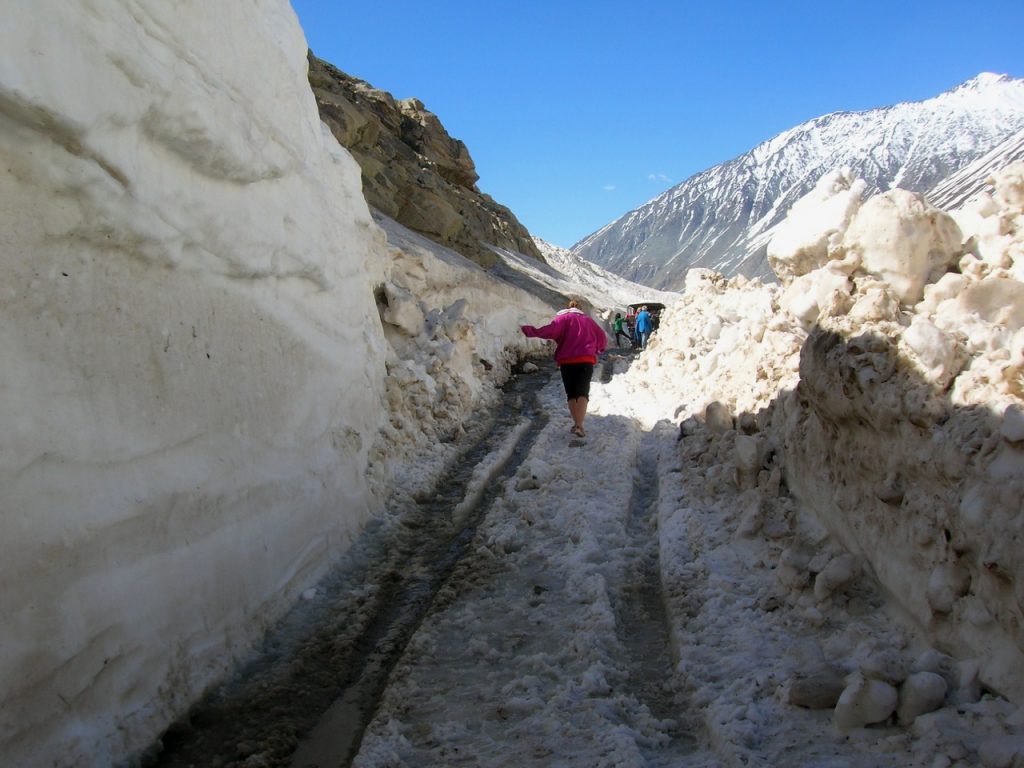 Snow between Chota Dhara and Batal