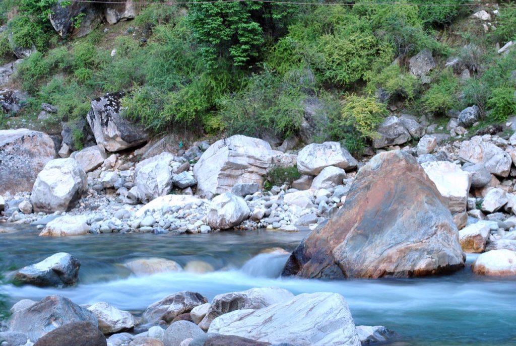 The silky waters of Tirthan River