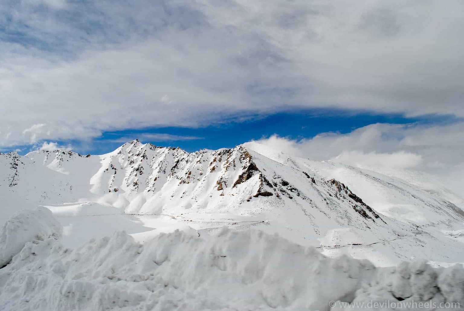 Khardung La Pass – Where Snow Galore | Ladakh – 2012