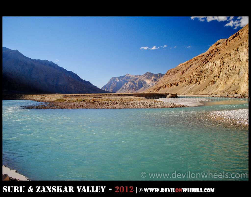 Zanskar River bending in U-shape near Zangla