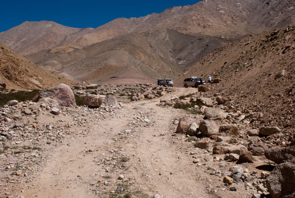 Cars resting on the way to Photi La