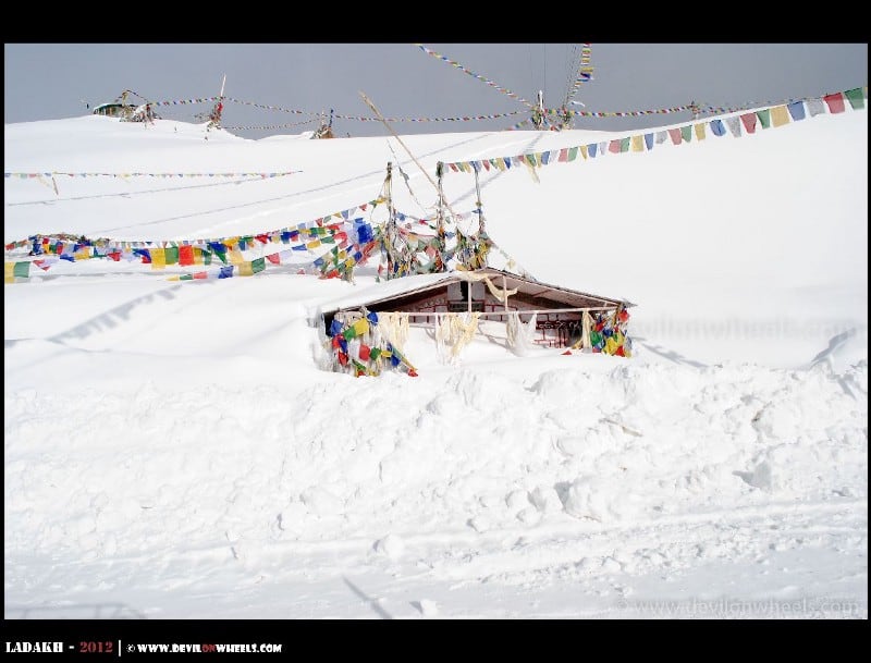 Khardung La - Buried in snow