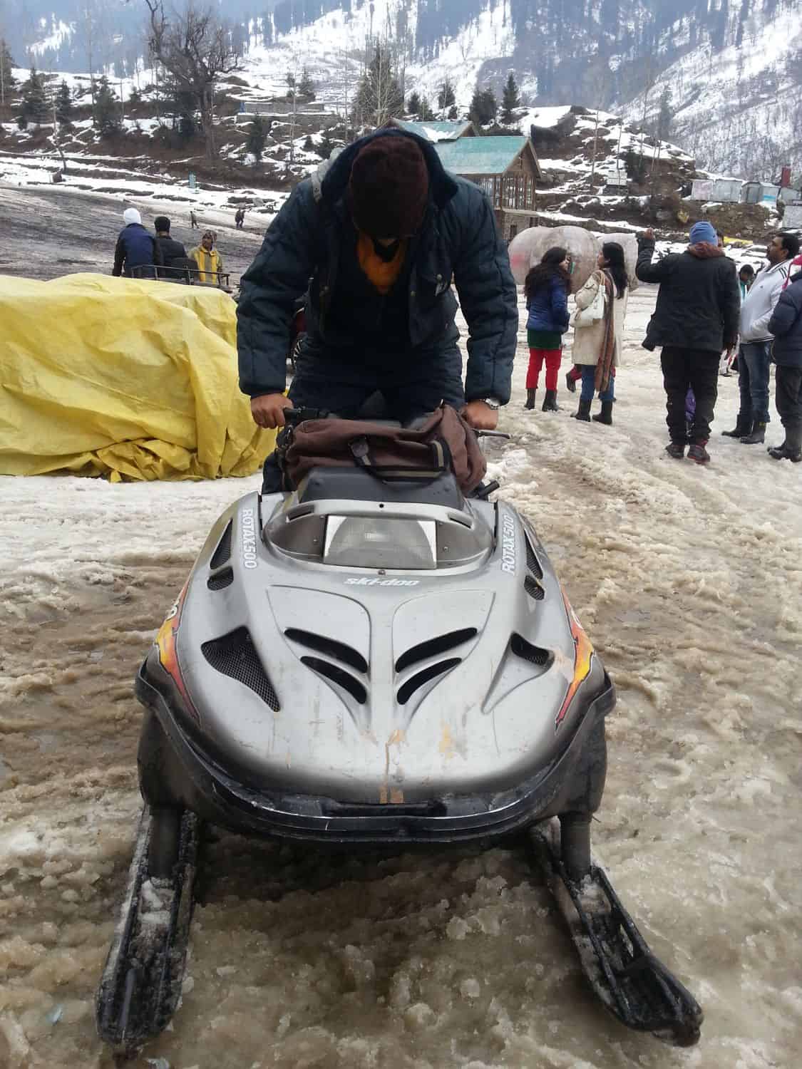 Snow mobiles at Solang Ground