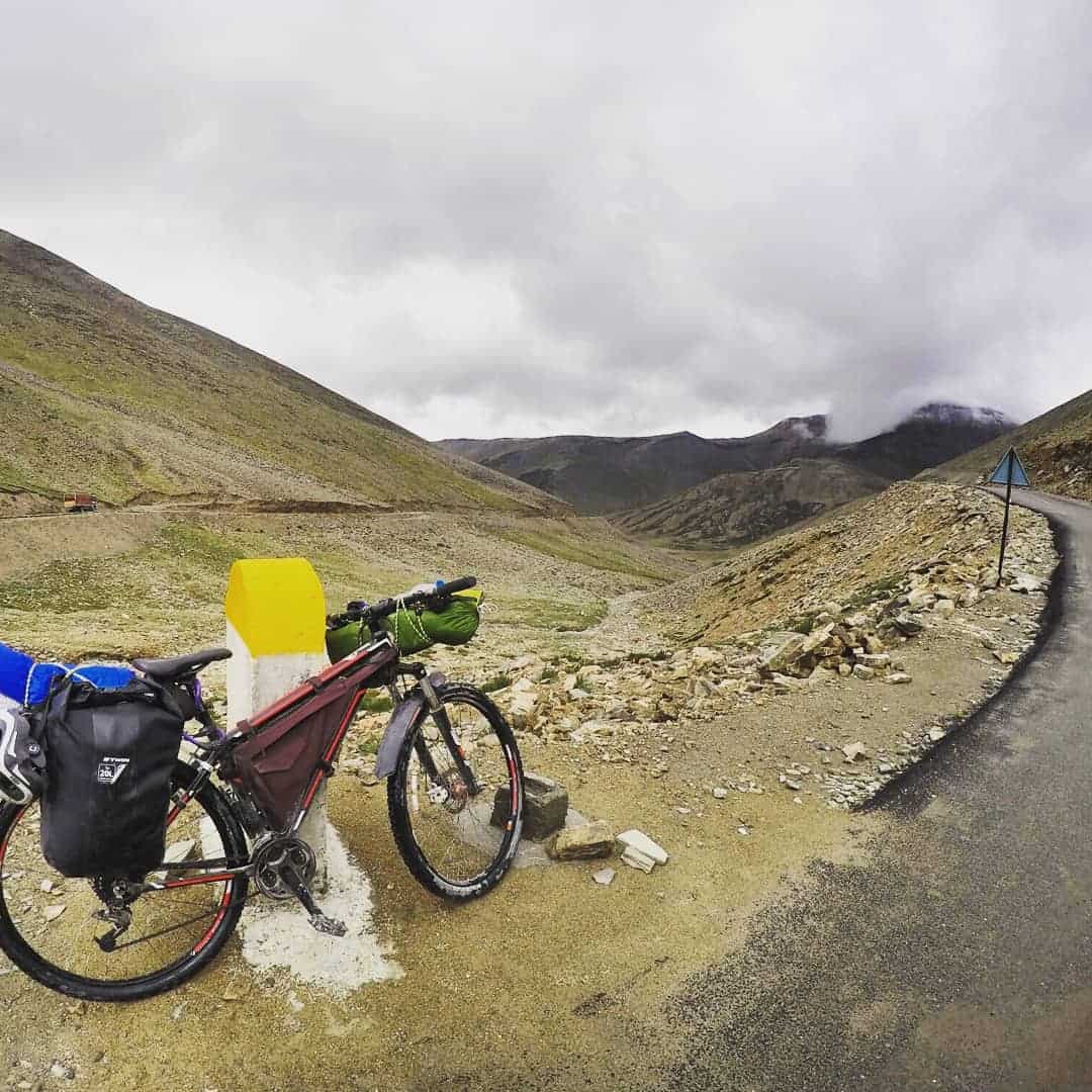 A tough bicycling expedition on Manali Leh road