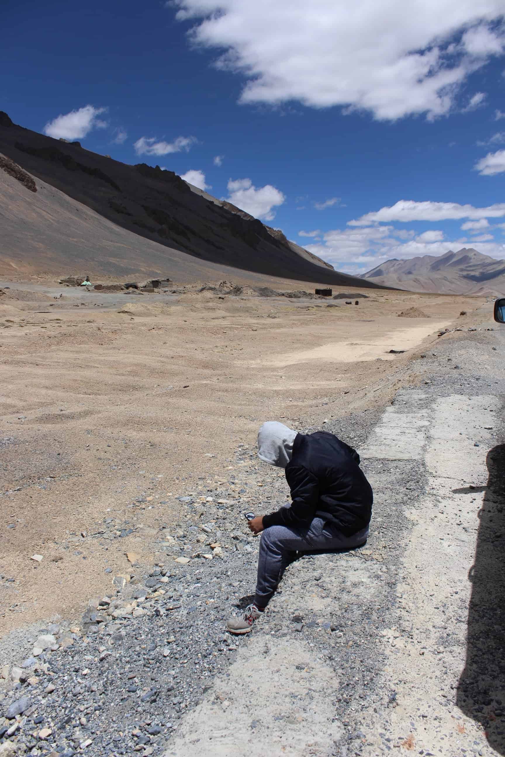 A quiet pause on the roadside near More Plains on the Manali Leh Highway