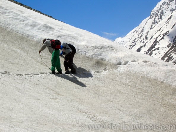Getting a helping hand on snow trek to Chandratal