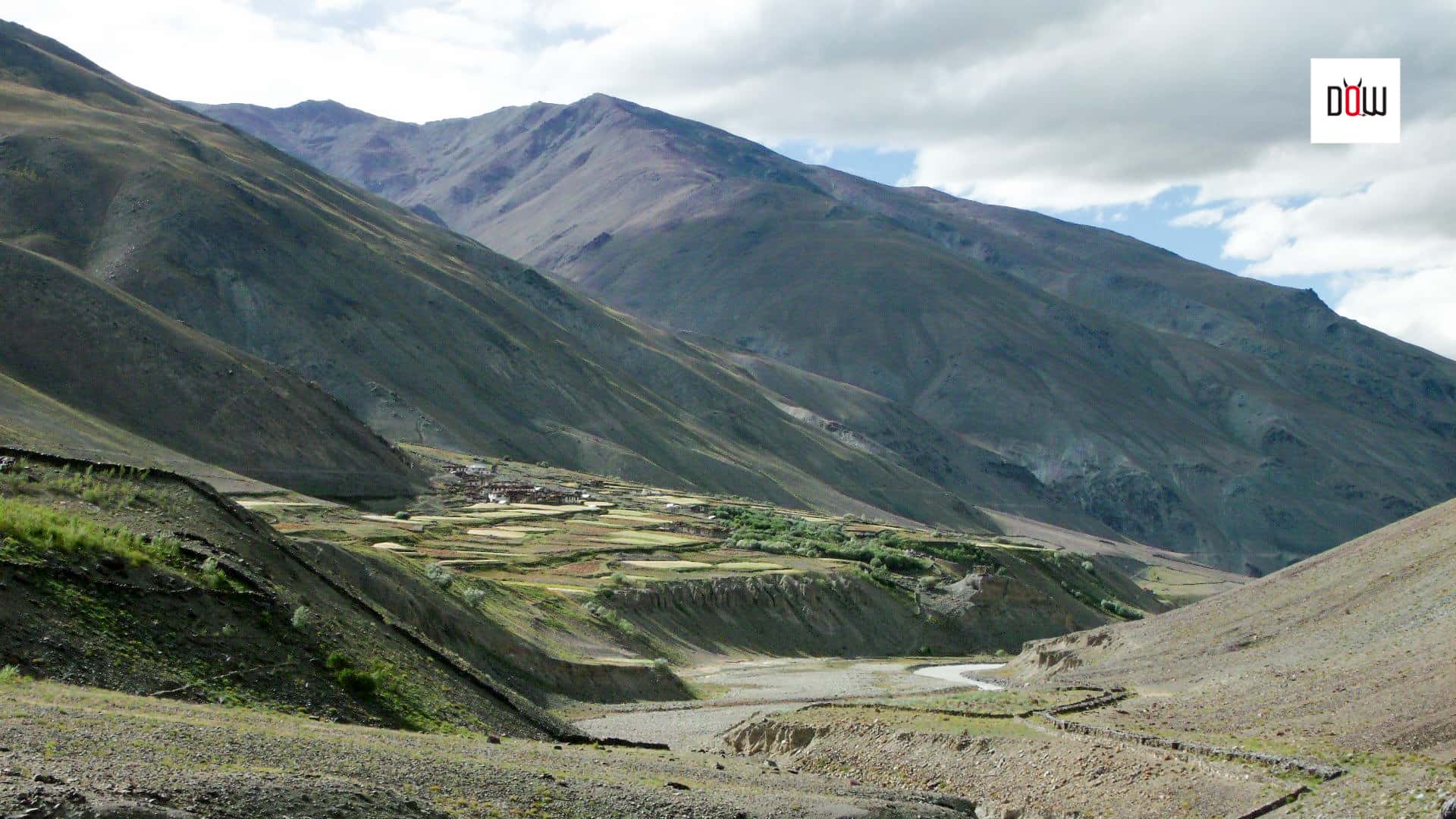 Villages on the trek to Phugtal Monastery