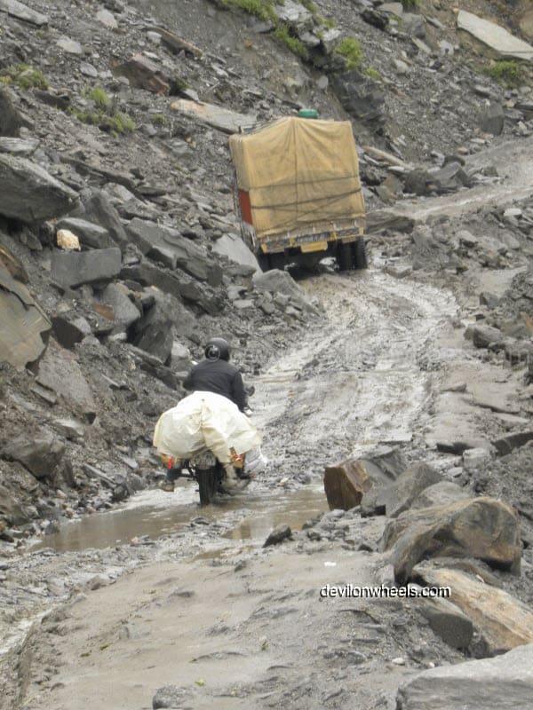 Landslide near Rani Nalla on the way towards Rohtang Pass from Manali