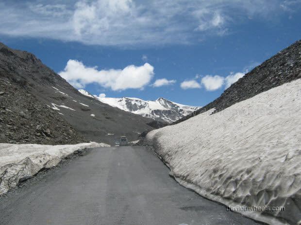 Road towards Baralacha La
