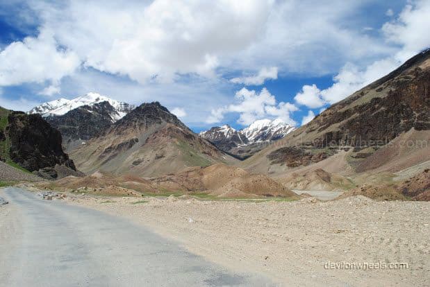 Views on Manali - Leh Highway between Baralacha La and Sarchu