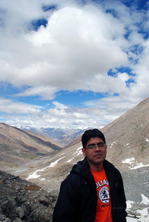 Dheeraj Sharma clicking Neeraj at Khardung La top in Leh - Ladakh