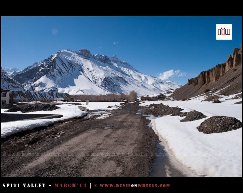 Road leading to Kaza from Attargu