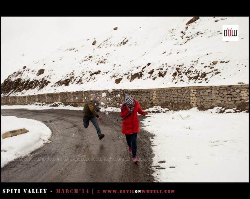 Sany & Shikha, fighting with snow ;)
